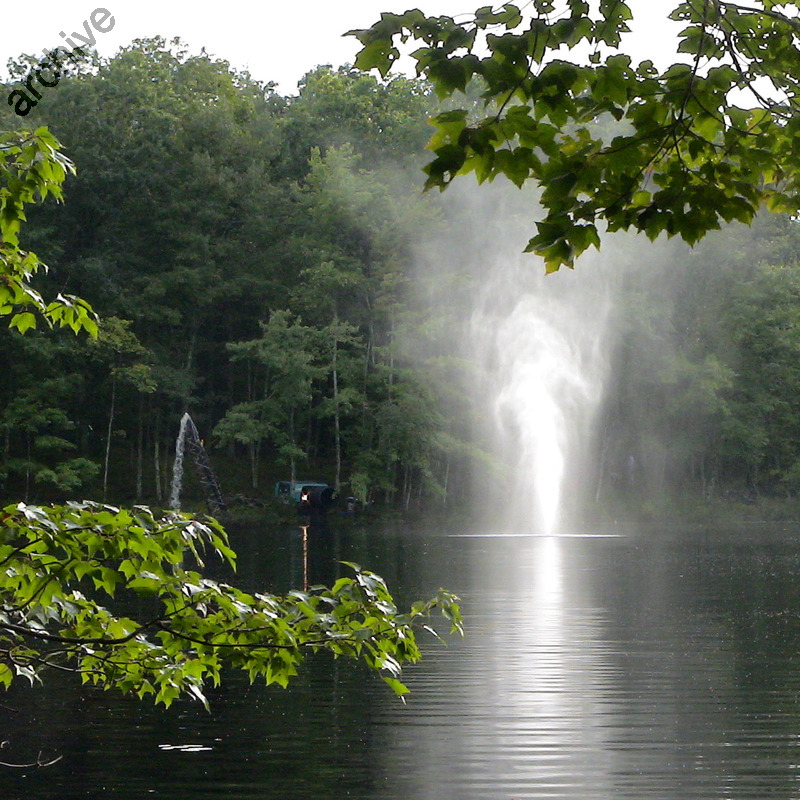 Thanks to the Pipes - 3 x 7 x 40 m, casted iron, a canoe, three blue jeans, grass, a compressor, a trash pump, wood, water, air