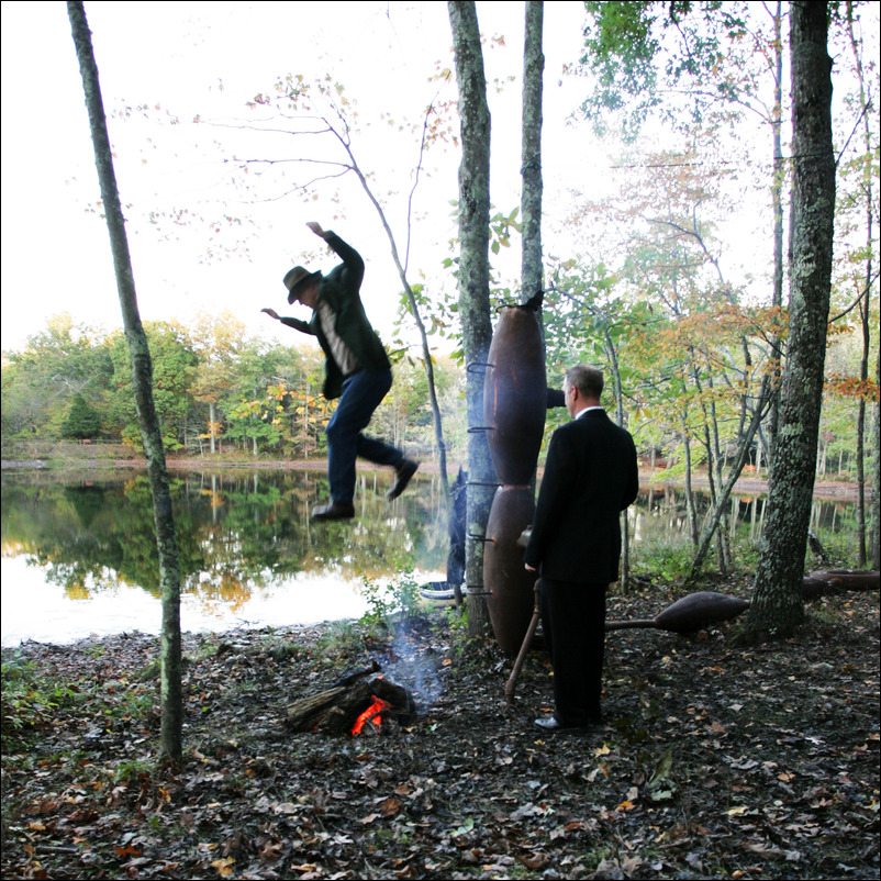 Stylite - 3 x 7 x 20 m, casted iron, a canoe, three blue jeans, grass